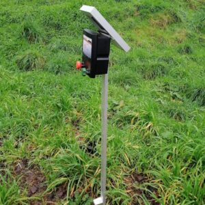 Aluminium-tread in earth ground rod for solar energisers